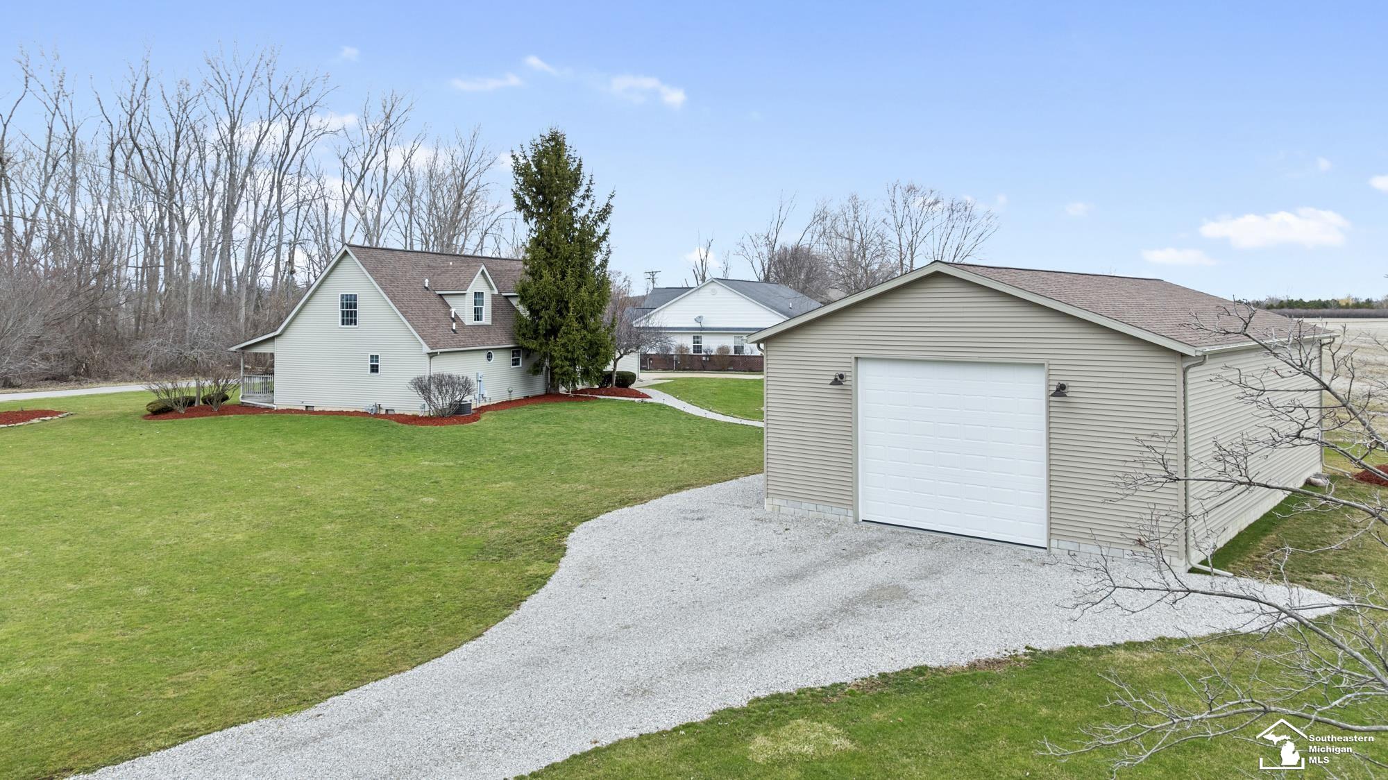 4307 Burke Road Newport, MI 48166 - Photo 41 of 46 50202401-4a6e34b5-09ba-45af-945d-4508e98582ef.JPG