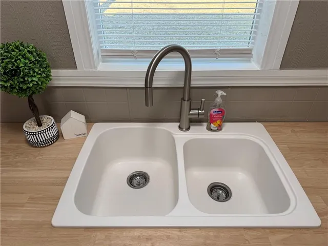 $115,000 | 509 Waverly Way, Coffeyville, KS 67337