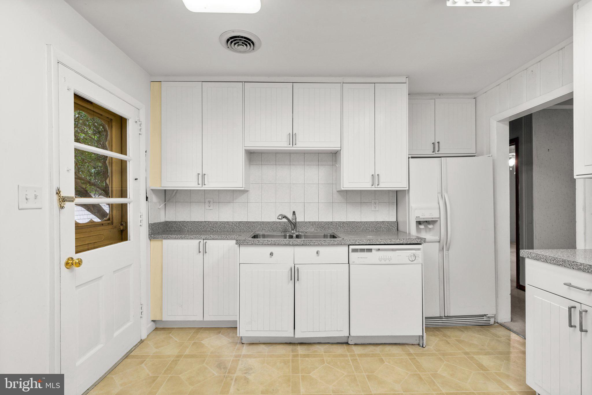 802 Kentmorr Road Stevensville, MD 21666 - Photo 22 of 62 Alternate View of Kitchen