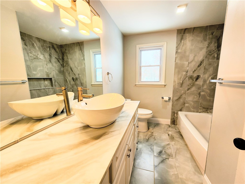 2525 Lyell Road Gates, NY 14606 - Photo 12 of 35