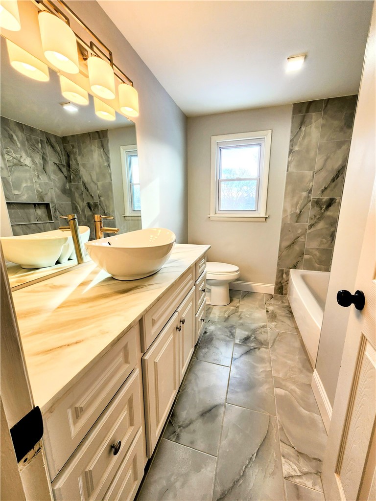 2525 Lyell Road Gates, NY 14606 - Photo 14 of 36