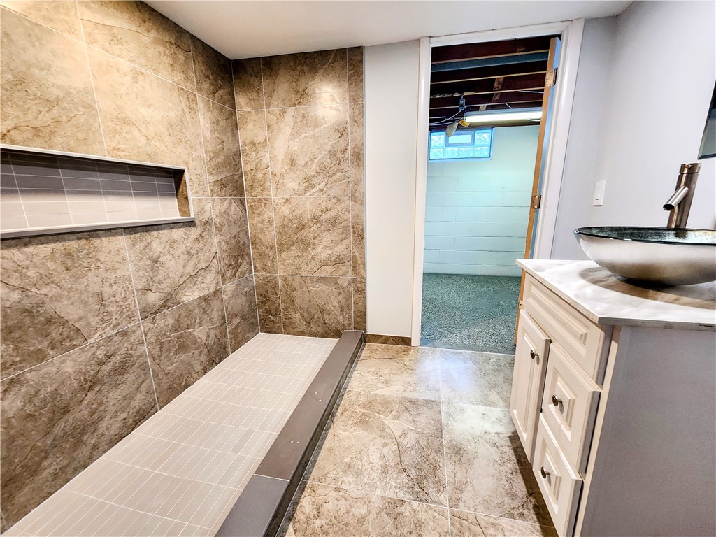 2525 Lyell Road Gates, NY 14606 - Photo 17 of 35