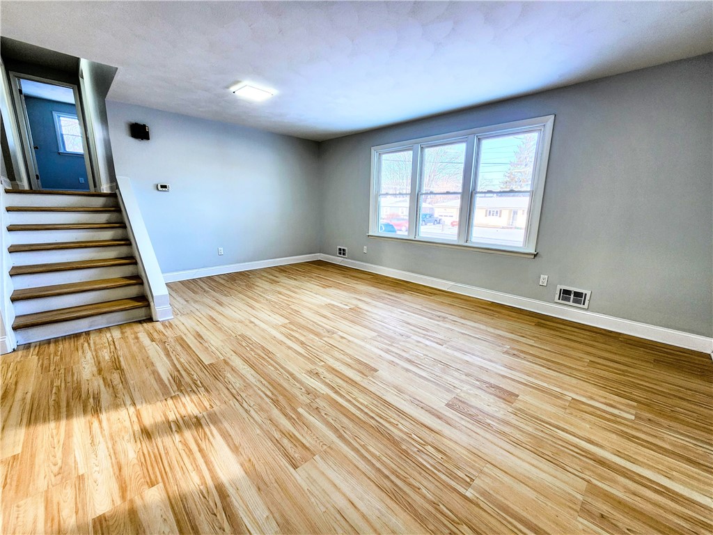 2525 Lyell Road Gates, NY 14606 - Photo 20 of 36