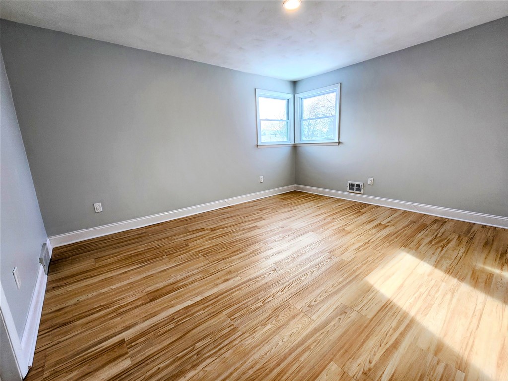 2525 Lyell Road Gates, NY 14606 - Photo 24 of 36