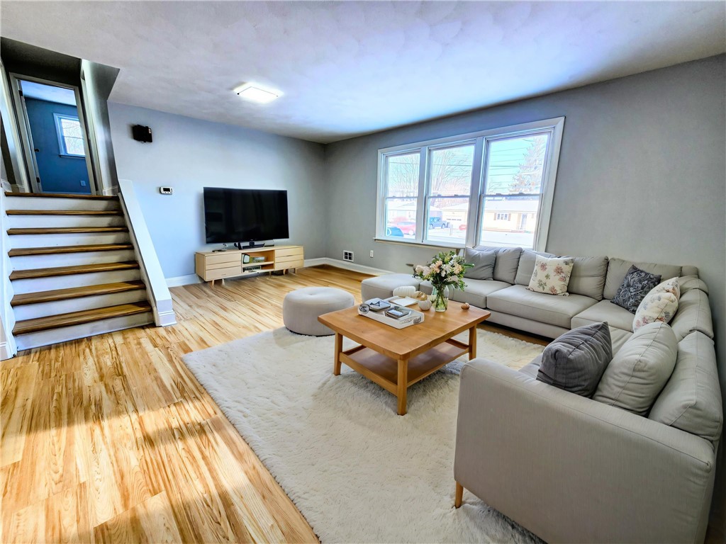 2525 Lyell Road Gates, NY 14606 - Photo 3 of 35