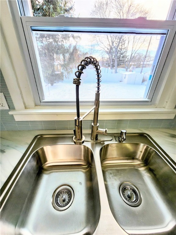 2525 Lyell Road Gates, NY 14606 - Photo 31 of 35