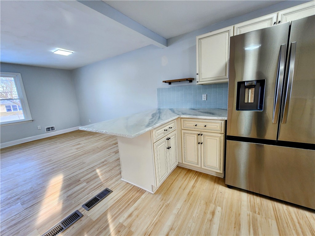 2525 Lyell Road Gates, NY 14606 - Photo 7 of 35