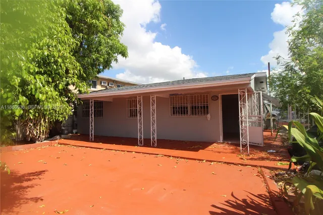 $614,900 | 965 West 23rd Street, Hialeah, FL 33010