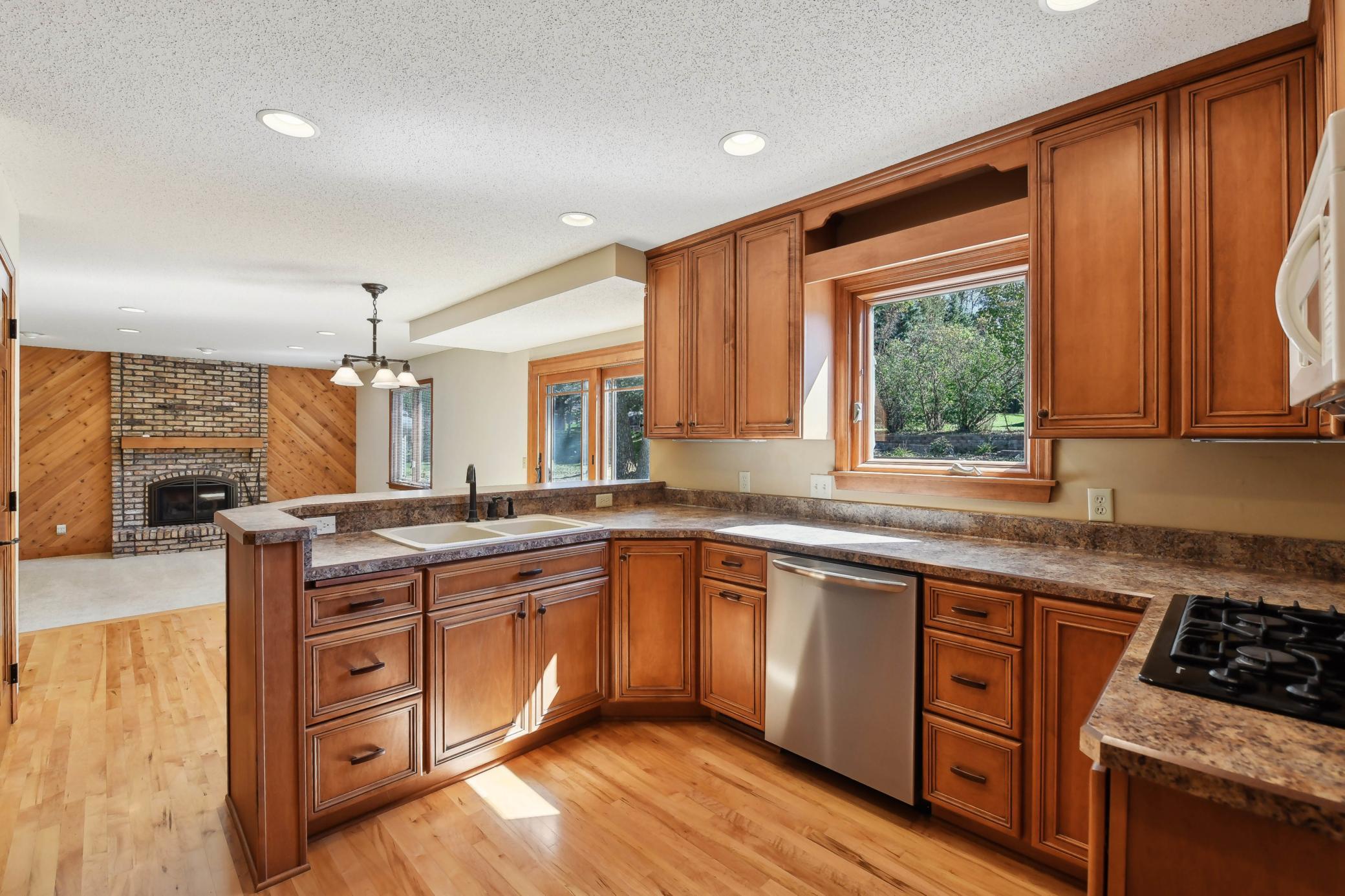14621 Woodruff Road Wayzata, MN 55391 - Photo 3 of 26