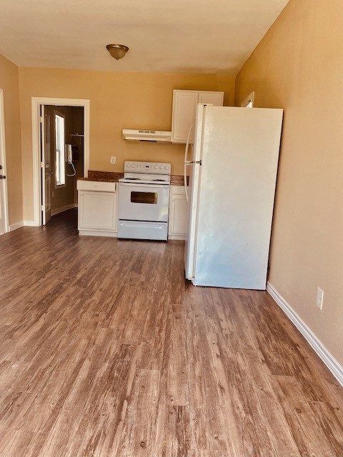 7409 Avenue L, Unit C Houston, TX 77011 - Photo 2 of 11 a view of a kitchen with a sink dishwasher and a refrigerator