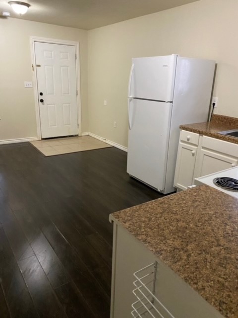 7409 Avenue L, Unit C Houston, TX 77011 - Photo 4 of 11 a view of kitchen and wooden floor