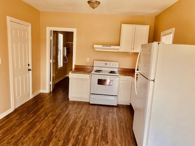 7409 Avenue L, Unit C Houston, TX 77011 - Photo 6 of 11 a kitchen with a refrigerator a stove and wooden floor