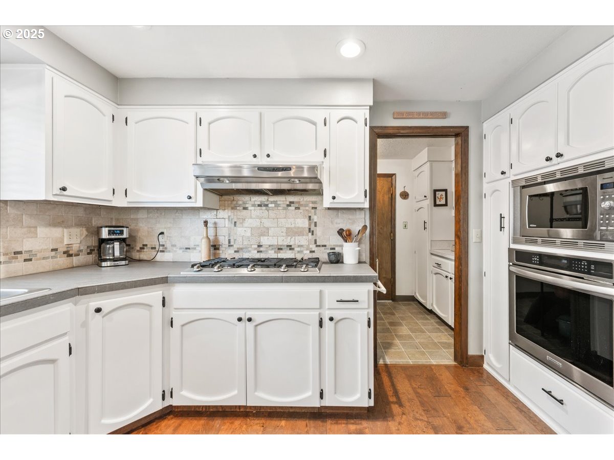 17349 Southwest Rivendell Drive Portland, OR 97224 - Photo 11 of 47 Gallery Image 11