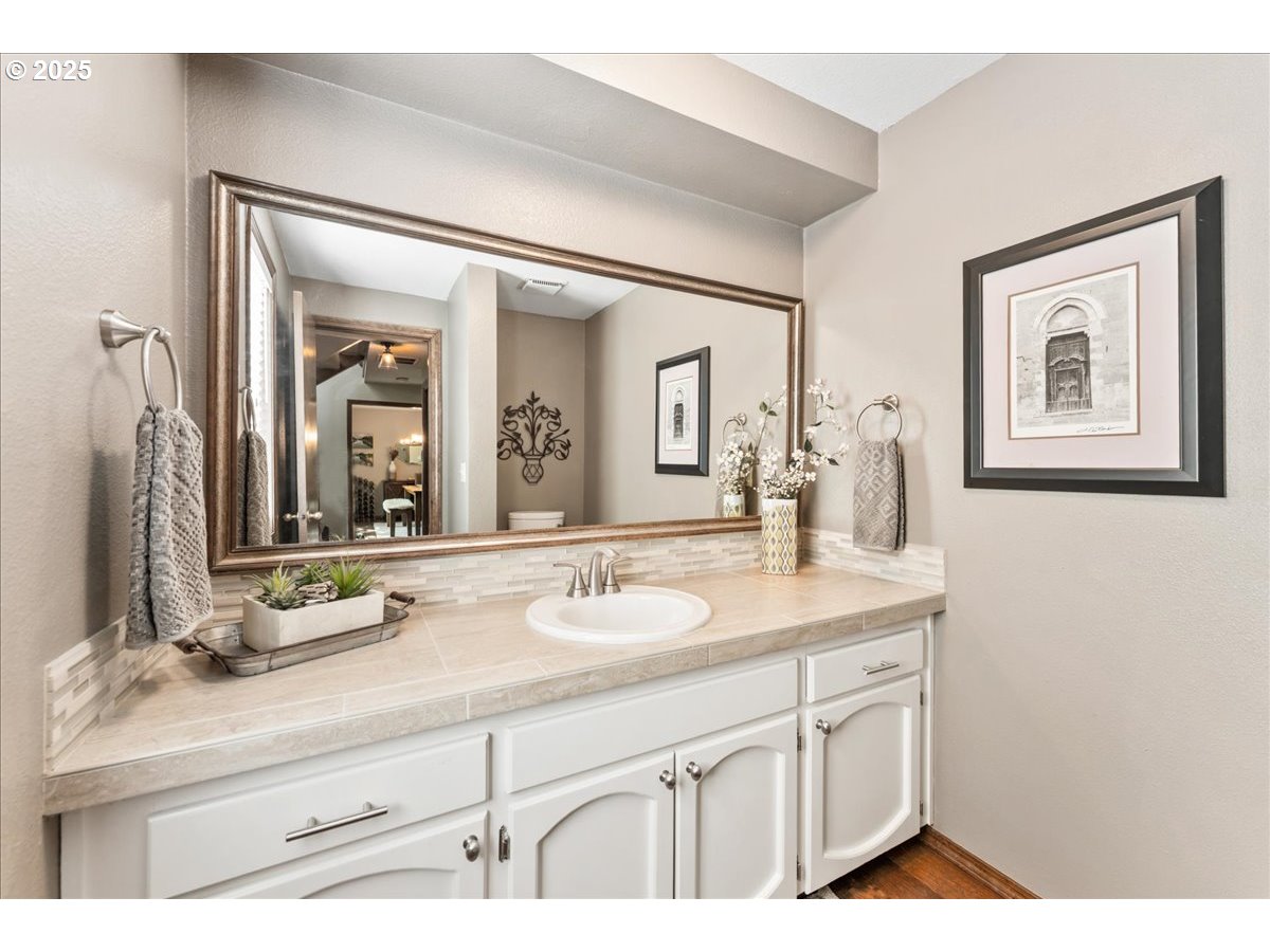 17349 Southwest Rivendell Drive Portland, OR 97224 - Photo 17 of 47 Gallery Image 17