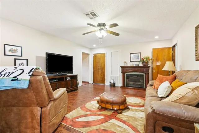 $345,000 | 3013 Kentucky Avenue, Kenner, LA 70065