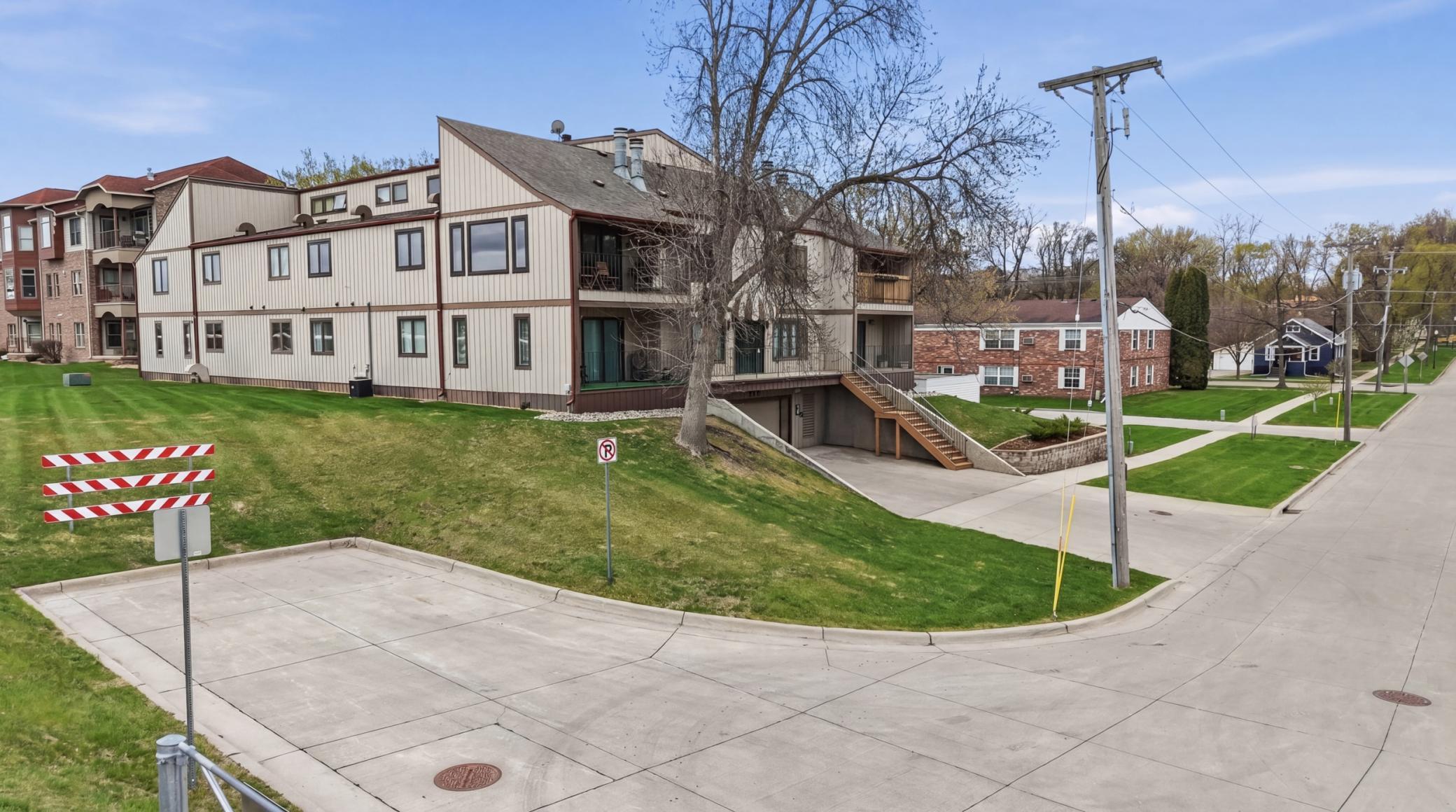 326 10th Avenue South, Unit 2 Fargo, ND 58103 - Photo 2 of 35