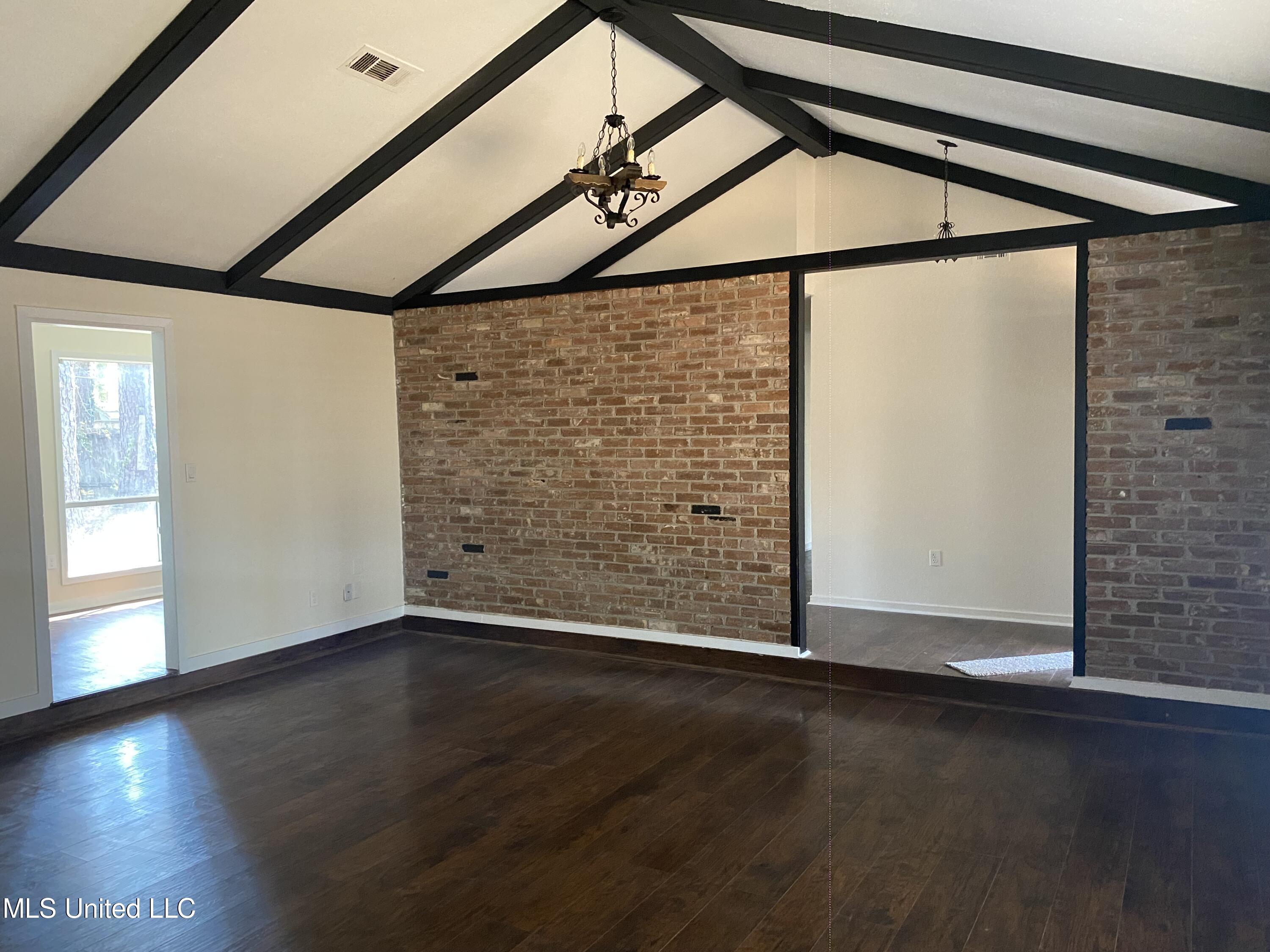 5646 Ridgewood Road Jackson, MS 39211 - Photo 3 of 8 living room bradford 2