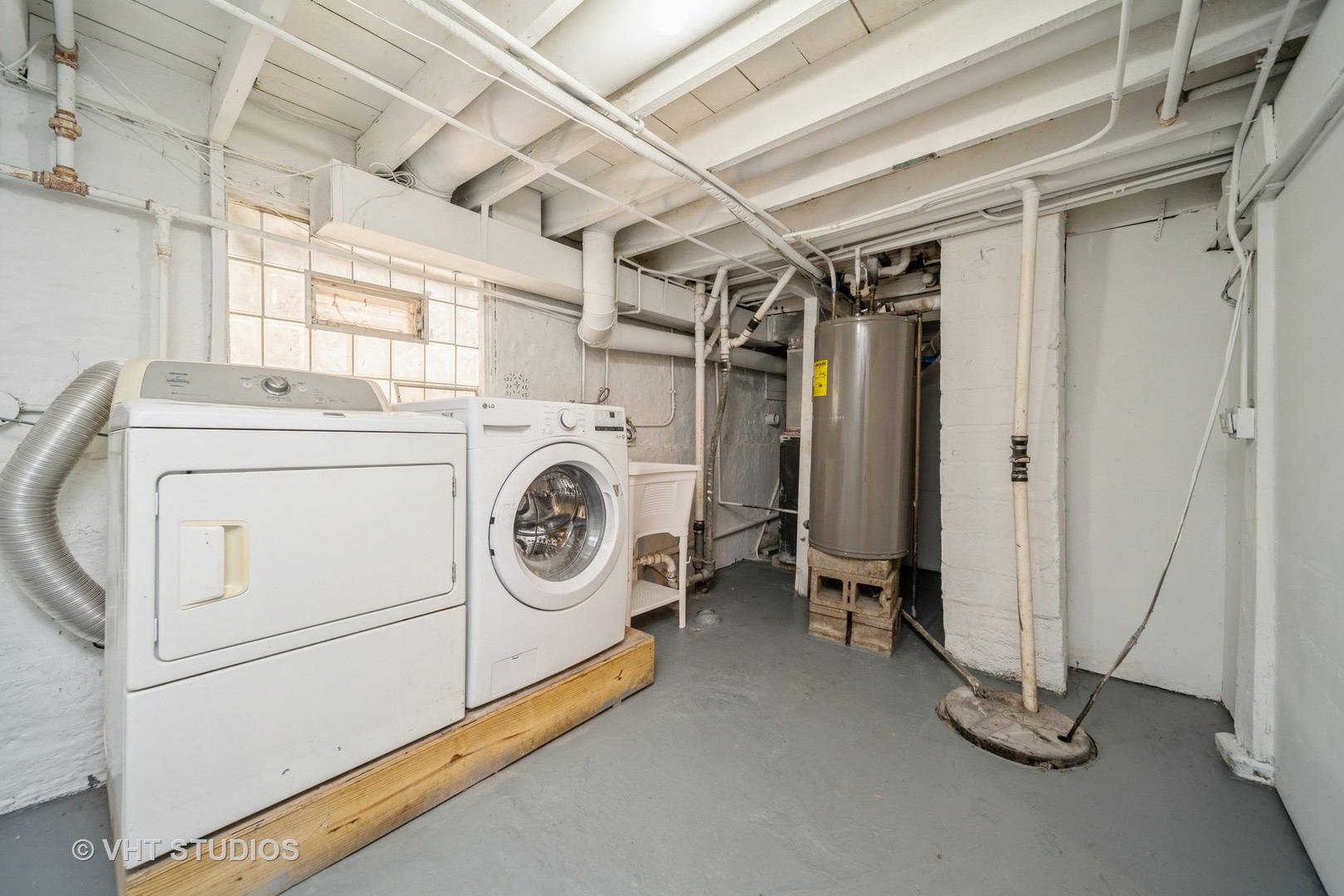 552 East 91st Place Chicago, IL 60619 - Photo 16 of 17 a utility room with dryer and washer