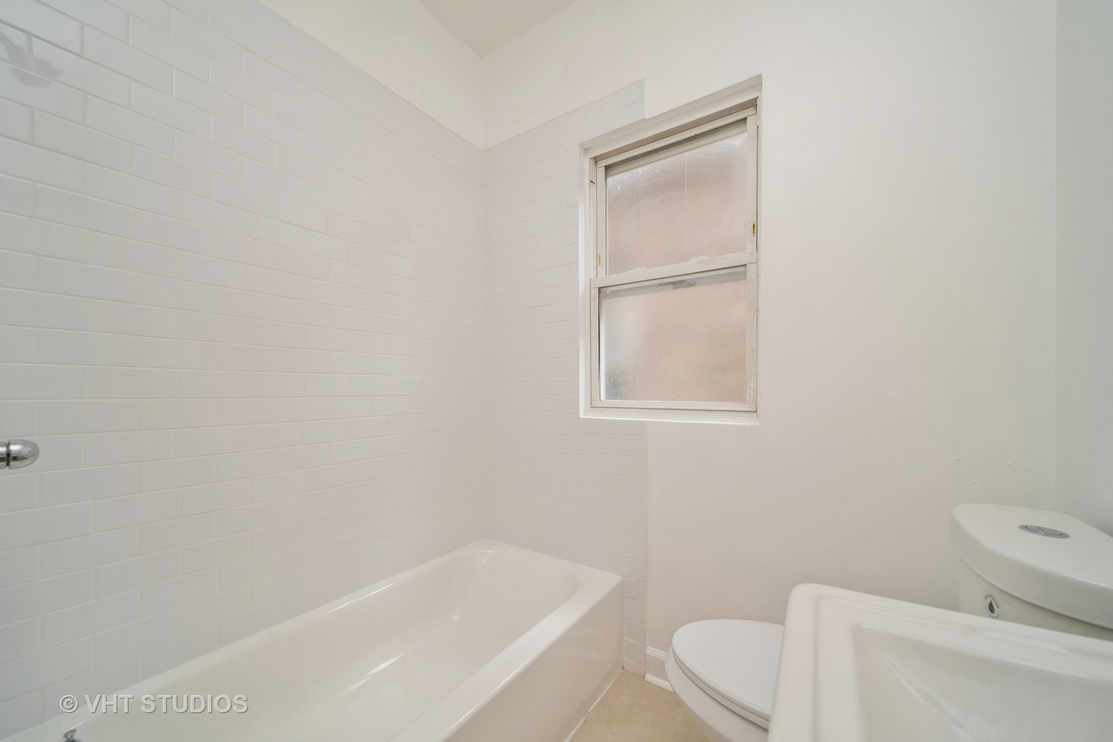 552 East 91st Place Chicago, IL 60619 - Photo 7 of 17 a bathroom with a toilet and a bathtub
