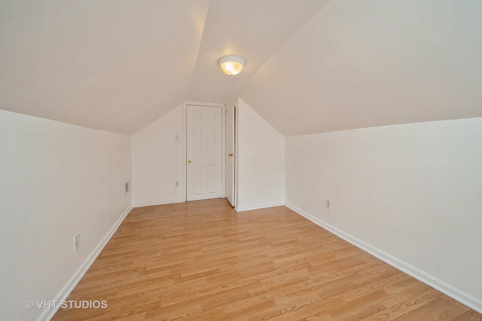 552 East 91st Place Chicago, IL 60619 - Photo 10 of 17 a view of an empty room