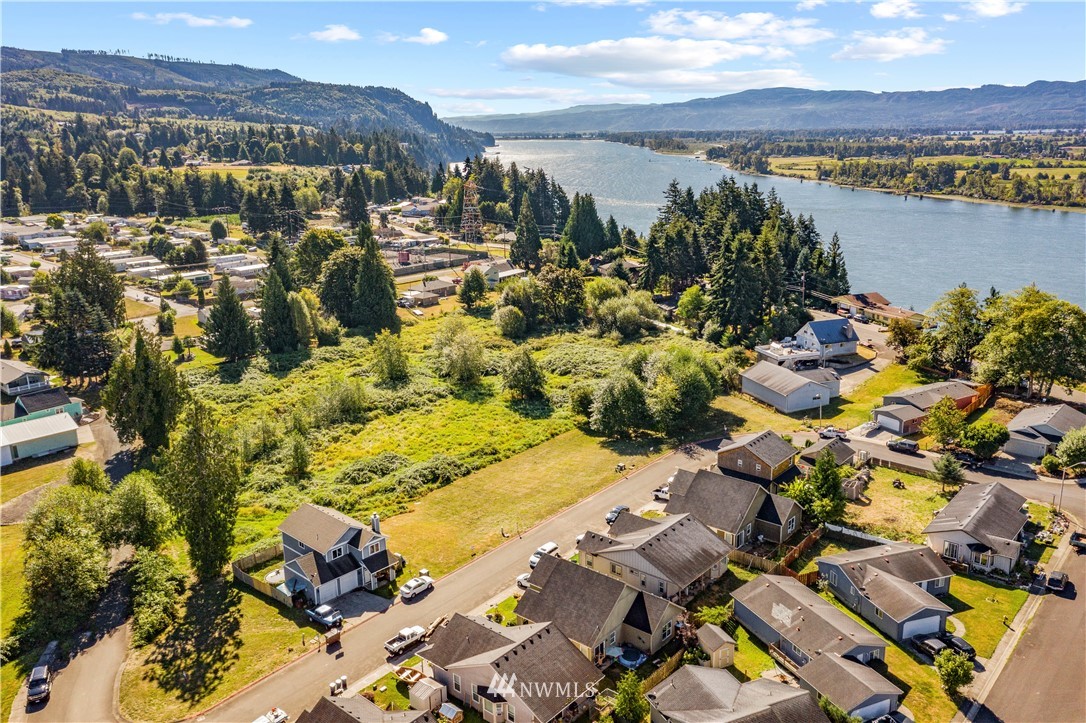 140 Glen Gate Loop Cathlamet, WA 98612 - Photo 1 of 11 a view of a city with lake view