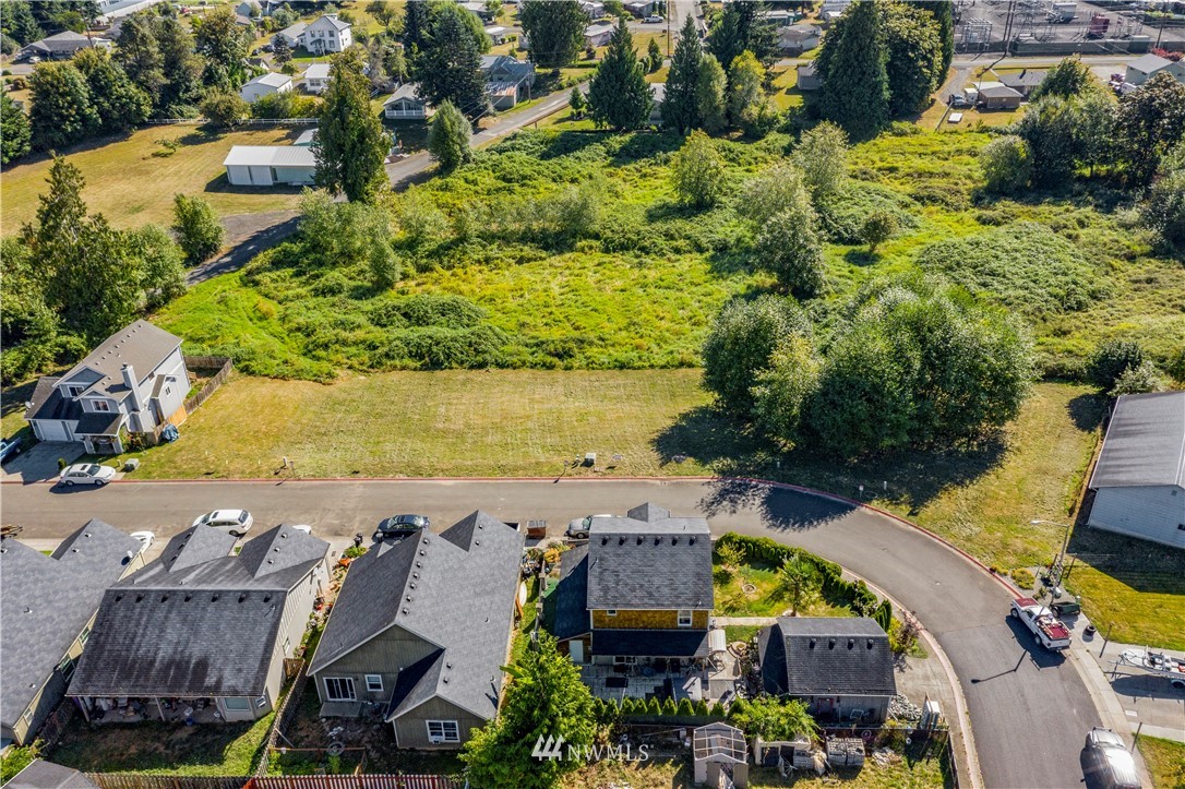 140 Glen Gate Loop Cathlamet, WA 98612 - Photo 3 of 11 an aerial view of a building with outdoor space
