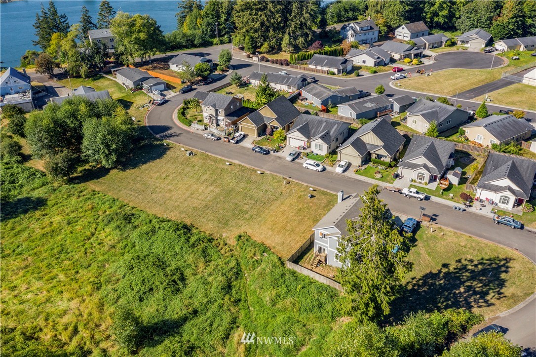 140 Glen Gate Loop Cathlamet, WA 98612 - Photo 6 of 11 an aerial view of residential houses with outdoor space