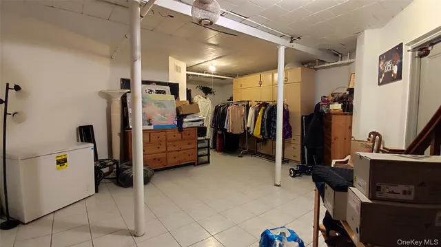 $2,570,000 | 81-77 Utopia Parkway | Jamaica Estates