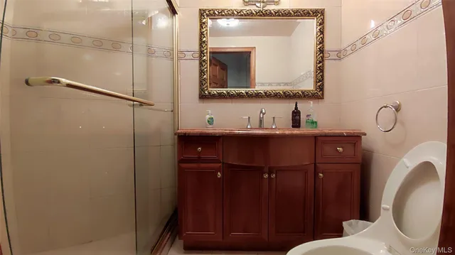 $2,570,000 | 81-77 Utopia Parkway | Jamaica Estates