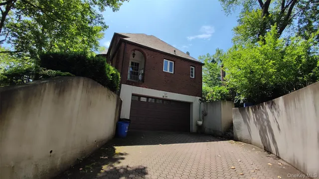 $2,570,000 | 81-77 Utopia Parkway | Jamaica Estates