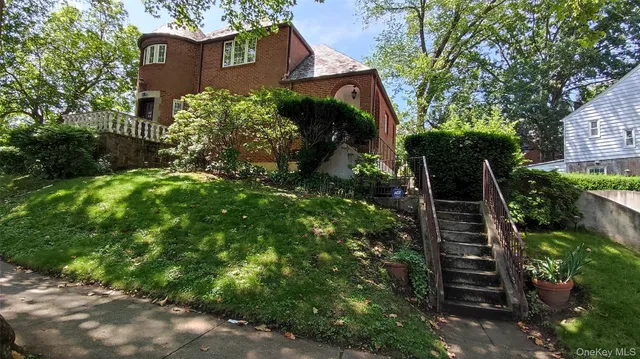 $2,570,000 | 81-77 Utopia Parkway | Jamaica Estates