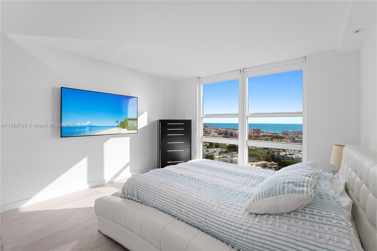 90 Alton Road, Unit 2505 Miami Beach, FL 33139 - Photo 10 of 31