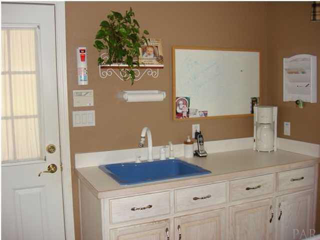 925 Farmington Road Pensacola, FL 32504 - Photo 15 of 19 Laundry/ Mud Room with Sink