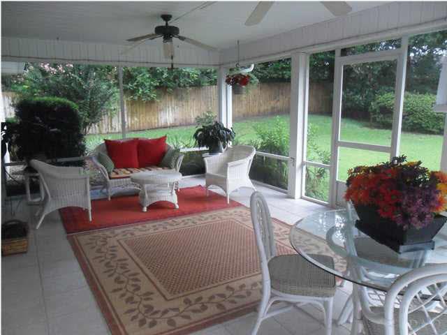 925 Farmington Road Pensacola, FL 32504 - Photo 16 of 19 Screen Room
