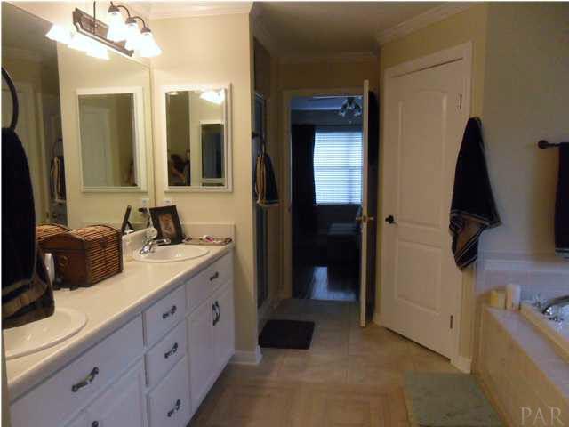 925 Farmington Road Pensacola, FL 32504 - Photo 7 of 19 Master Bath