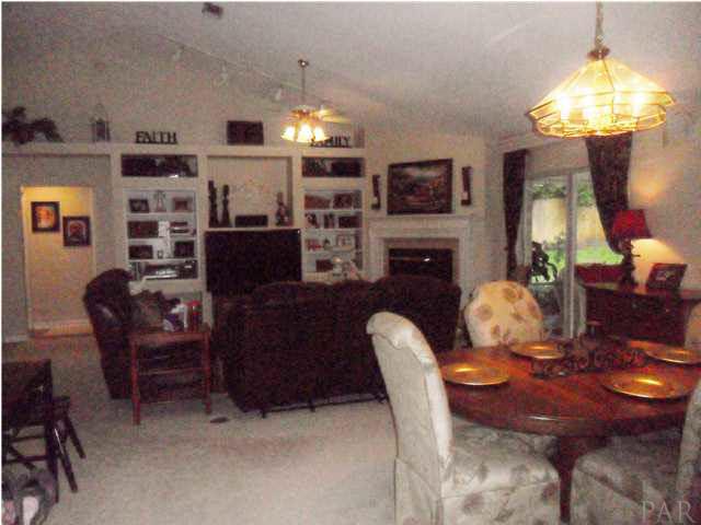 925 Farmington Road Pensacola, FL 32504 - Photo 9 of 19 Living Room