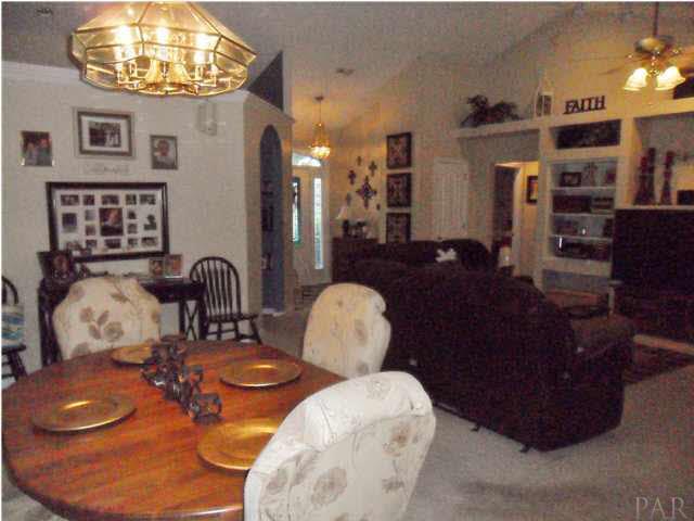 925 Farmington Road Pensacola, FL 32504 - Photo 10 of 19 Living Room