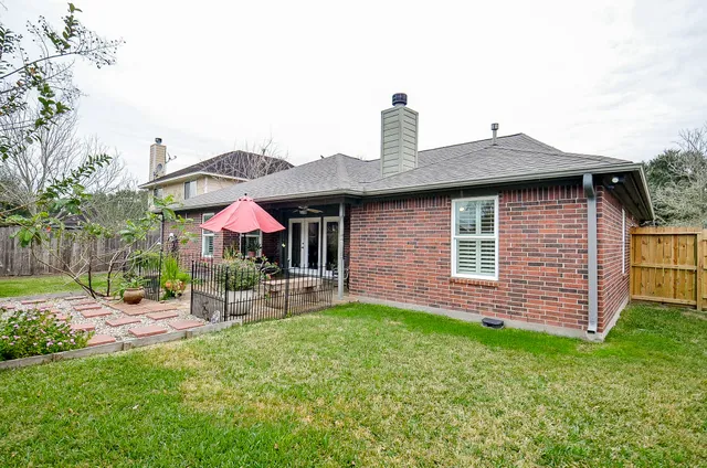 $296,000 | 4901 East Columbary Drive, Rosenberg, TX 77471