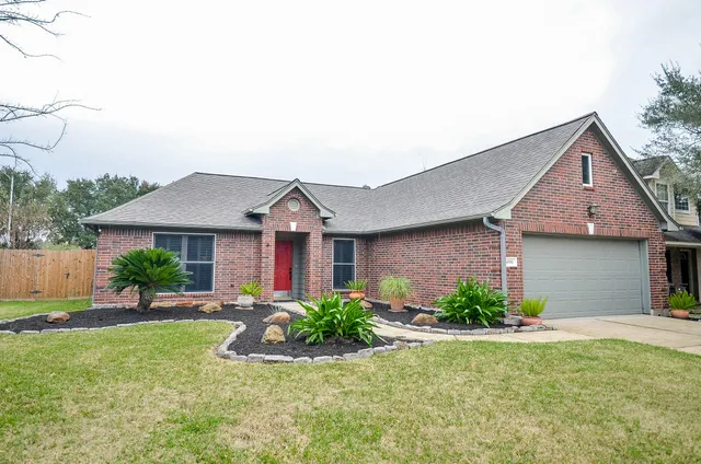$296,000 | 4901 East Columbary Drive, Rosenberg, TX 77471