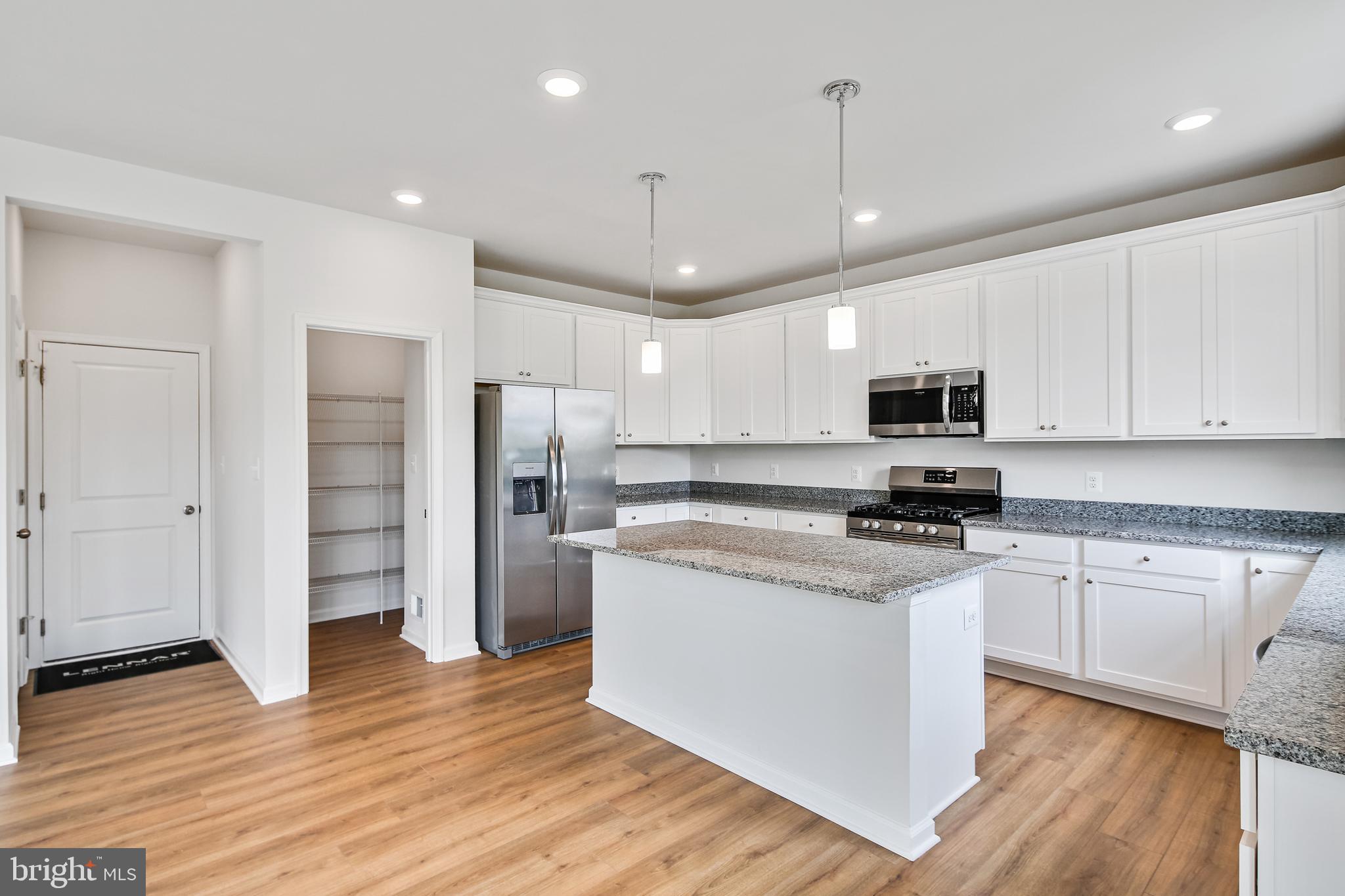 320 Hickory Ridge Circle York, PA 17404 - Photo 3 of 29