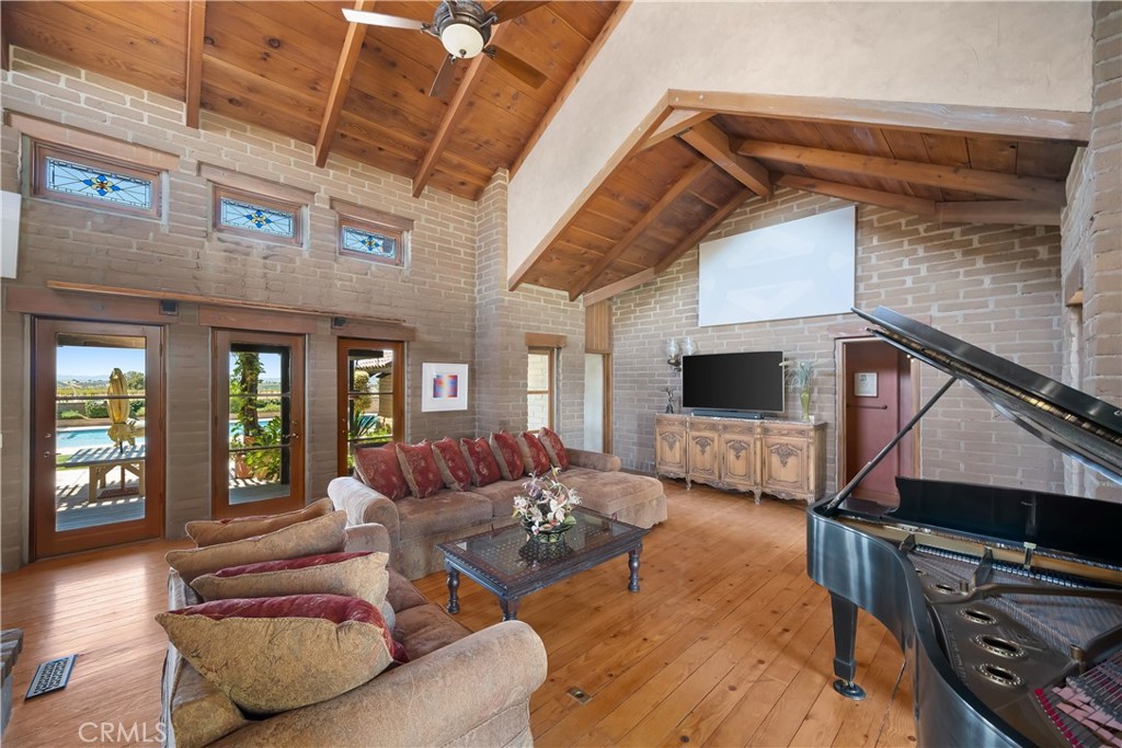 2995 Pleasant Road San Miguel, CA 93451 - Photo 6 of 70 Family room