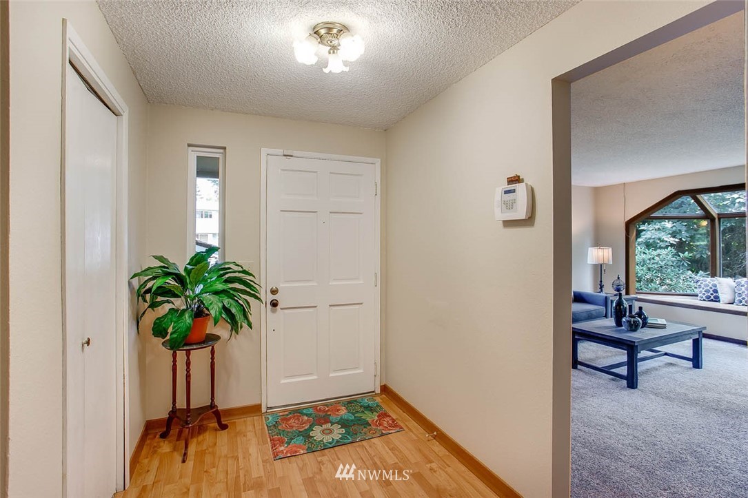 17529 157th Place Southeast Renton, WA 98058 - Photo 3 of 25 Gallery Image 3