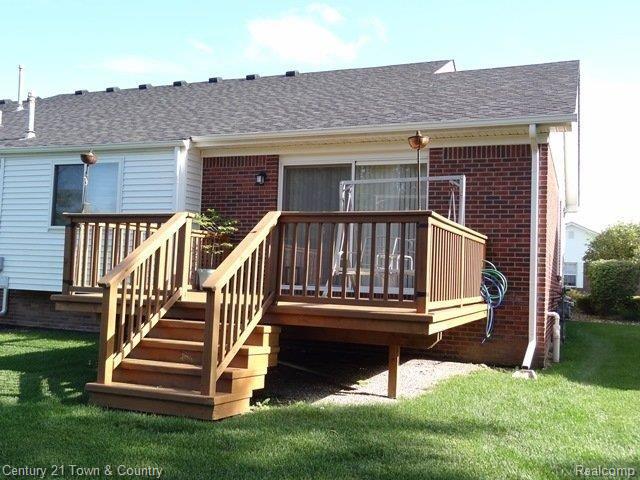 513 Victoria Lane, Unit 29 Romeo, MI 48065 - Photo 14 of 20 RAISED WOOD DECK.