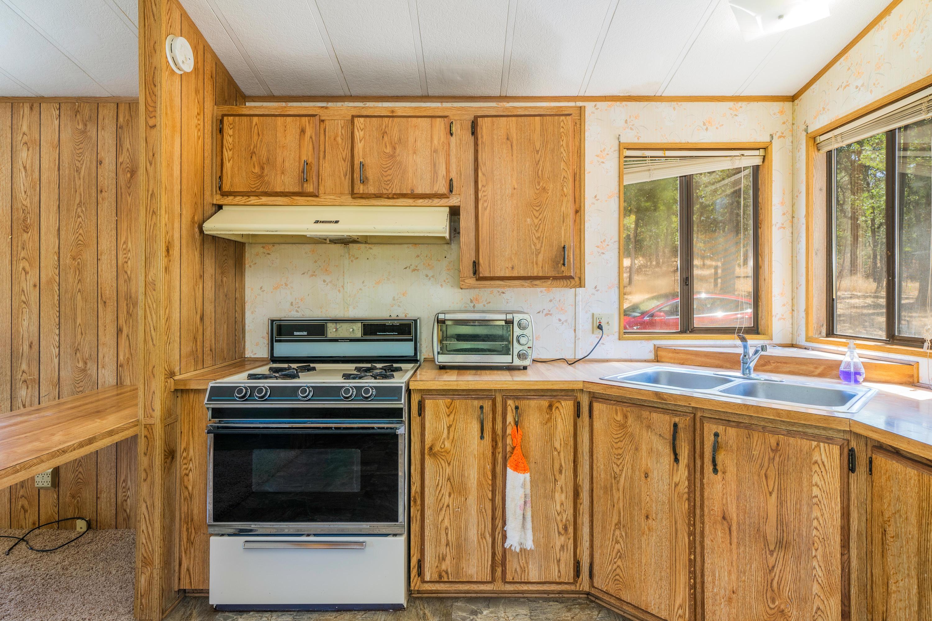 21325 Old Alturas Road Redding, CA 96003 - Photo 13 of 29 10810-28