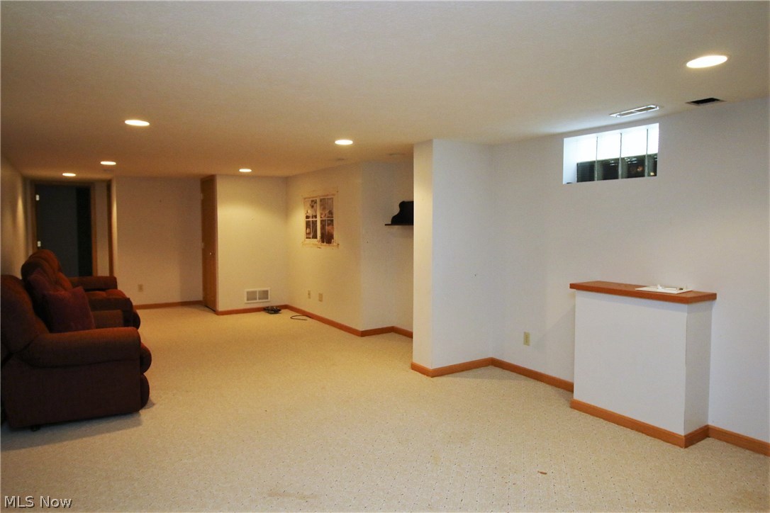 196 Taylor Road Barberton, OH 44203 - Photo 23 of 31 Gallery Image 23
