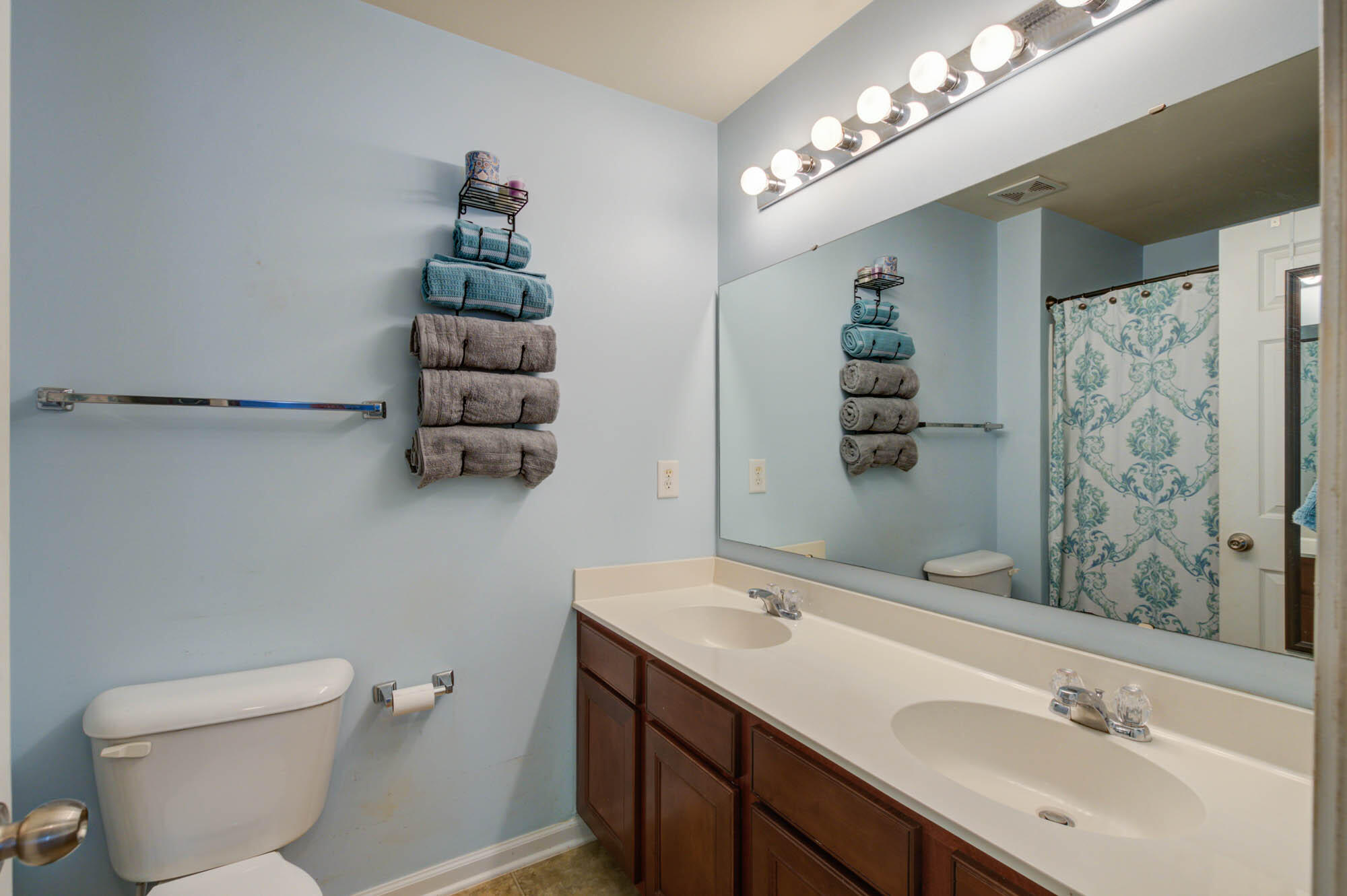 141 Woodward Road Goose Creek, SC 29445 - Photo 21 of 32 Duel sinks and large tub