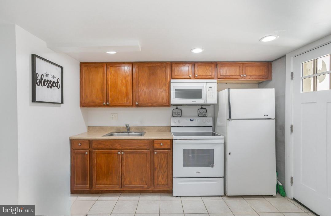6919 Rolling Road Springfield, VA 22152 - Photo 30 of 42 Basement Apt Kitchen