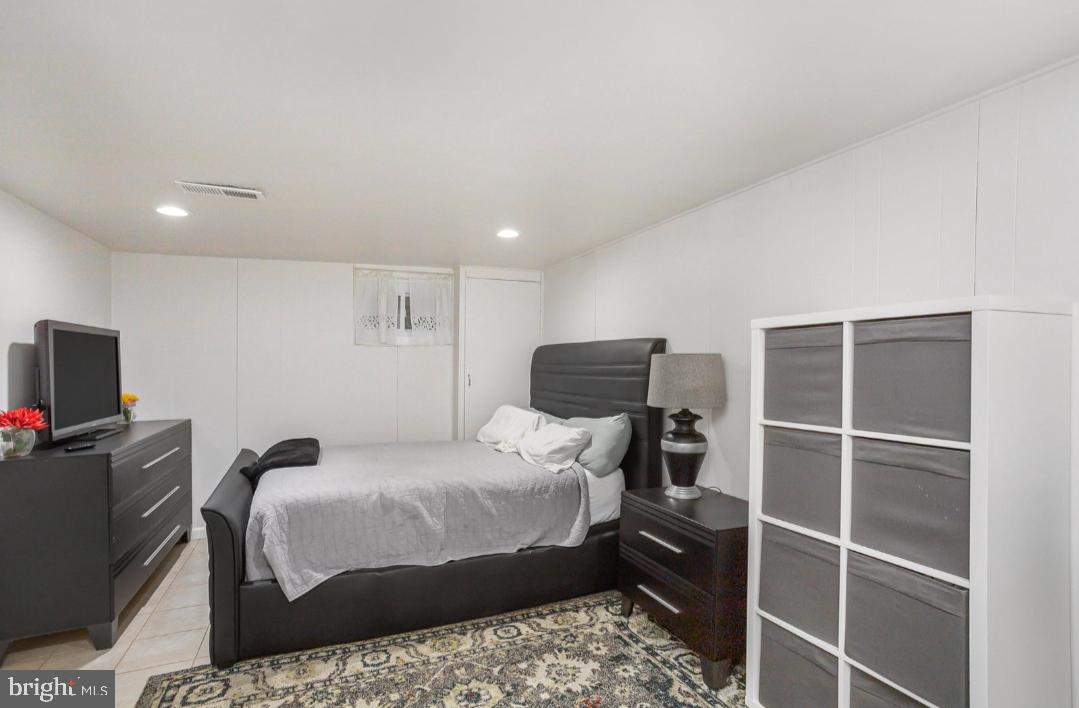 6919 Rolling Road Springfield, VA 22152 - Photo 32 of 42 Bedroom #5 Basement Apt