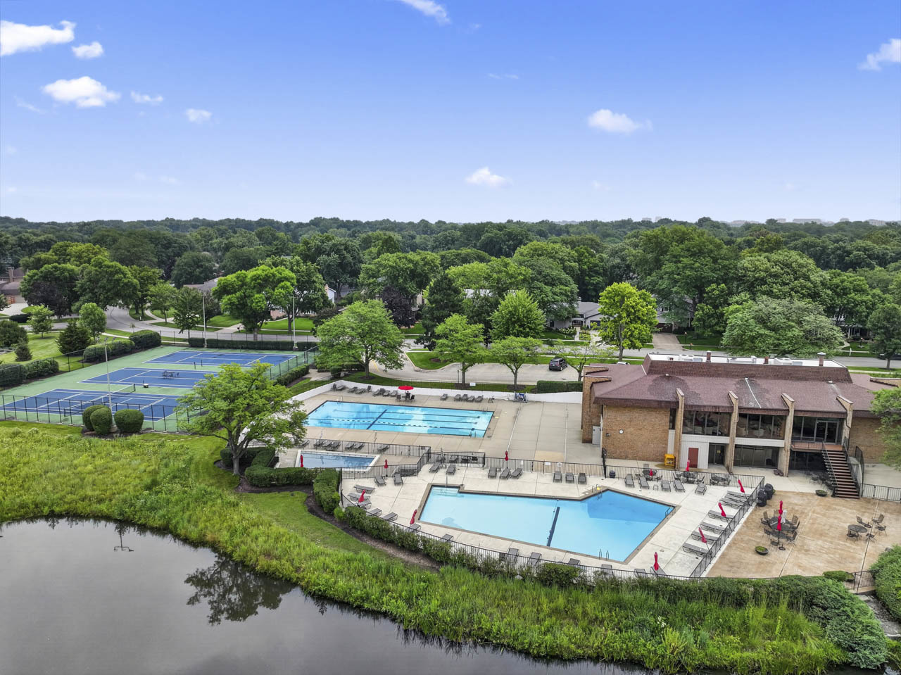 465 Raintree Court, Unit 2B Glen Ellyn, IL 60137 - Photo 5 of 21 Gallery Image 5
