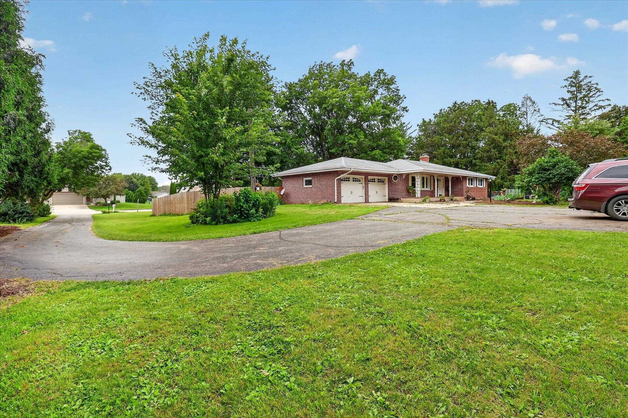 726 Rockshire Drive Janesville, WI 53546 - Photo 3 of 39